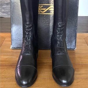 Elegant Black Leather Riding Boots